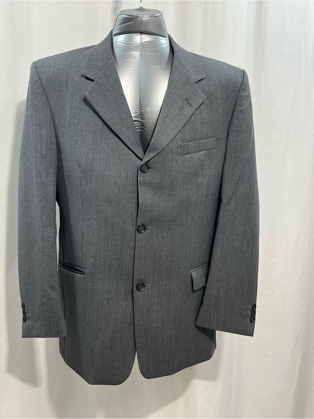 Classic Men's Gray Three-Button Suit Jacket - Timeless Tailoring 42R career wool